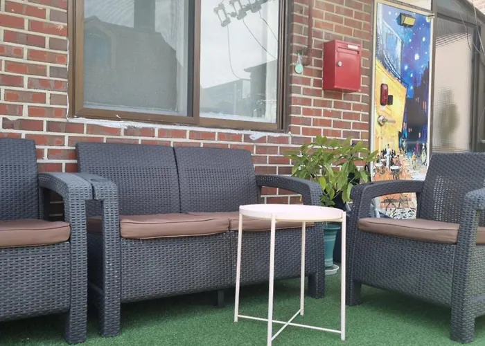 Hongdae Sky View Private Roof Garden House 2Br 2Qb 1Ssb Free Wifi Starbucks Capsule 외국인전용