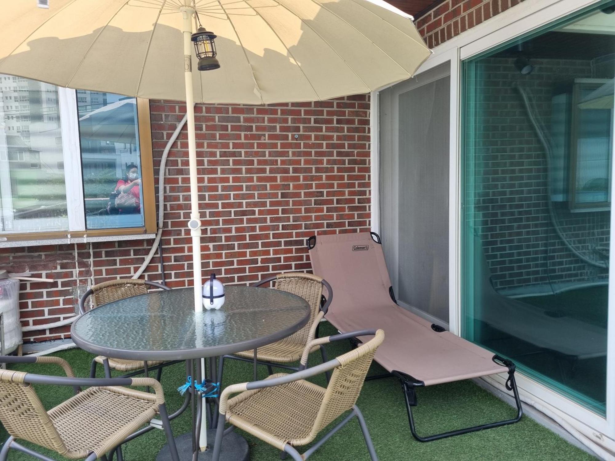 Hongdae Sky View Private Roof Garden House 2br 2qb 1ssb Free Wifi Starbucks Capsule 외국인전용 Biệt thự