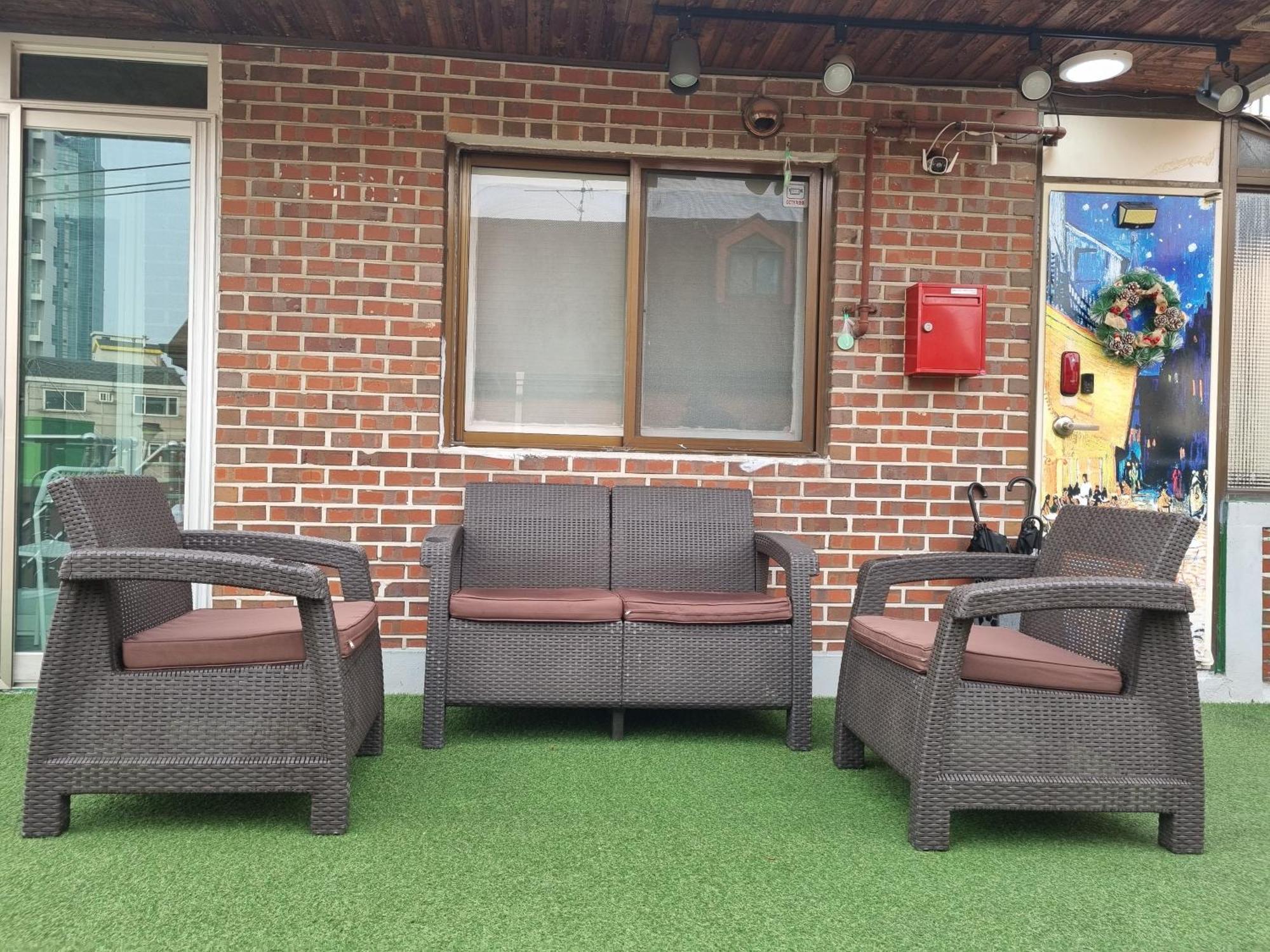 Hongdae Sky View Private Roof Garden House 2br 2qb 1ssb Free Wifi Starbucks Capsule 외국인전용 Biệt thự Seoul