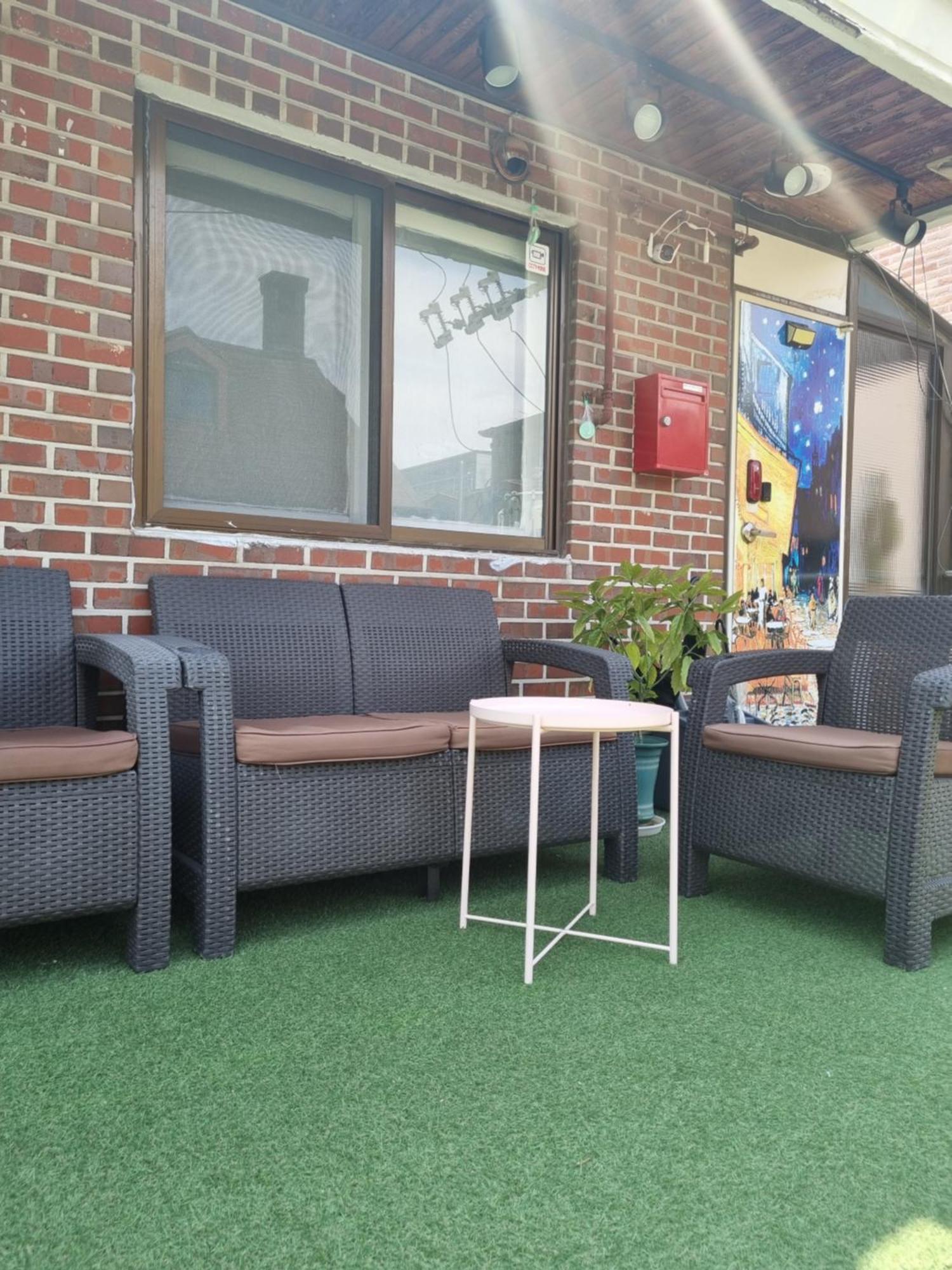 Hongdae Sky View Private Roof Garden House 2br 2qb 1ssb Free Wifi Starbucks Capsule 외국인전용 * Seoul